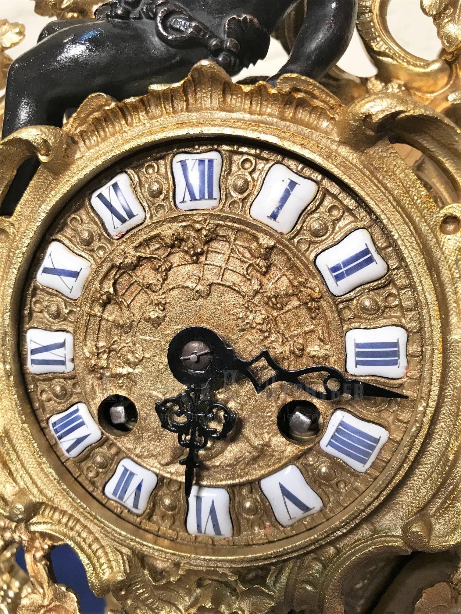 Каминные часы бронзовые антикварные золоченые 